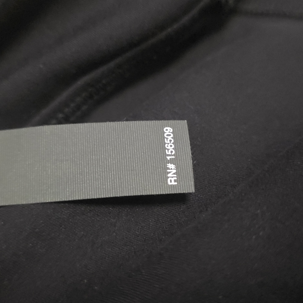 NWT Women's Vuori "Daily Leggings-Short, W/Pockets". Color Black. - Picture 7 of 8